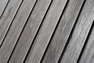 Saturateur caillebotis : raviver un bois qui grise